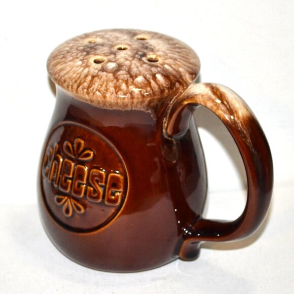 Two Pieces Of Vintage Hull Pottery Brown White Cheese Shaker Creamer - Picture 3 of 12